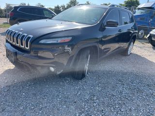 2016 Jeep Cherokee Latitude - Exterior Front Left Corner Image